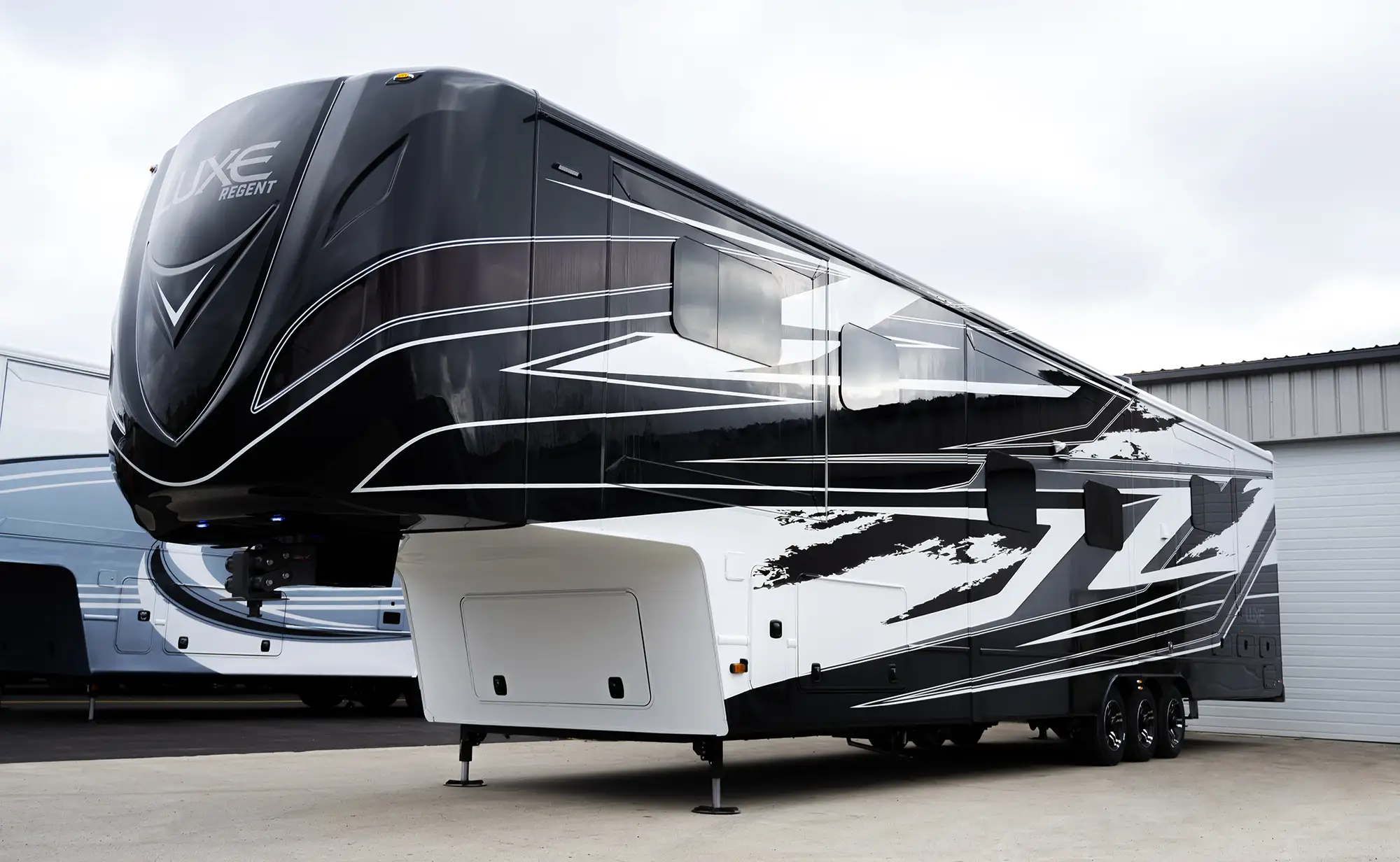 5th Wheel Trailer - 34 Foot - Sleeps 4